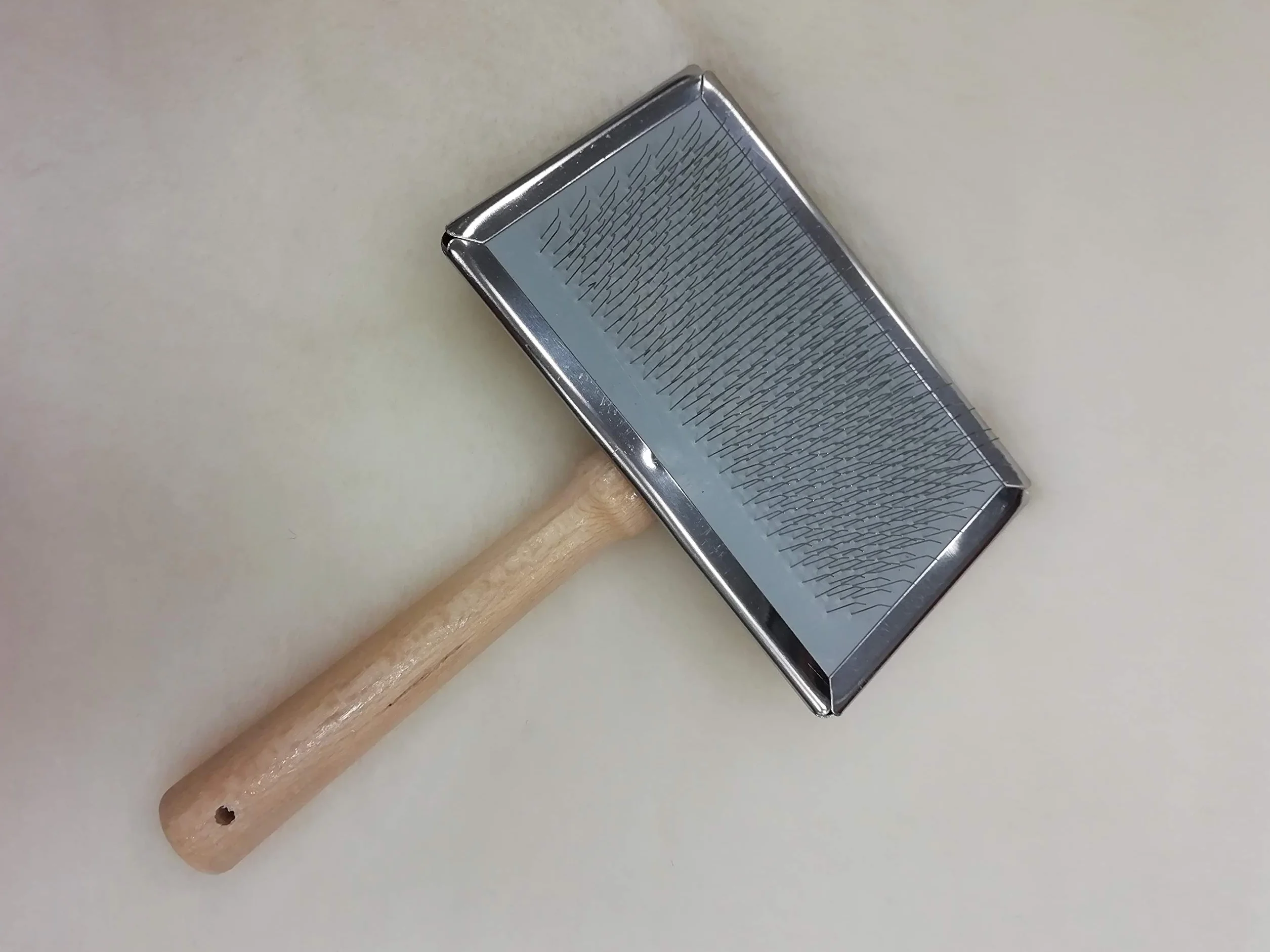 Brosse à fourrure en peau d'agneau