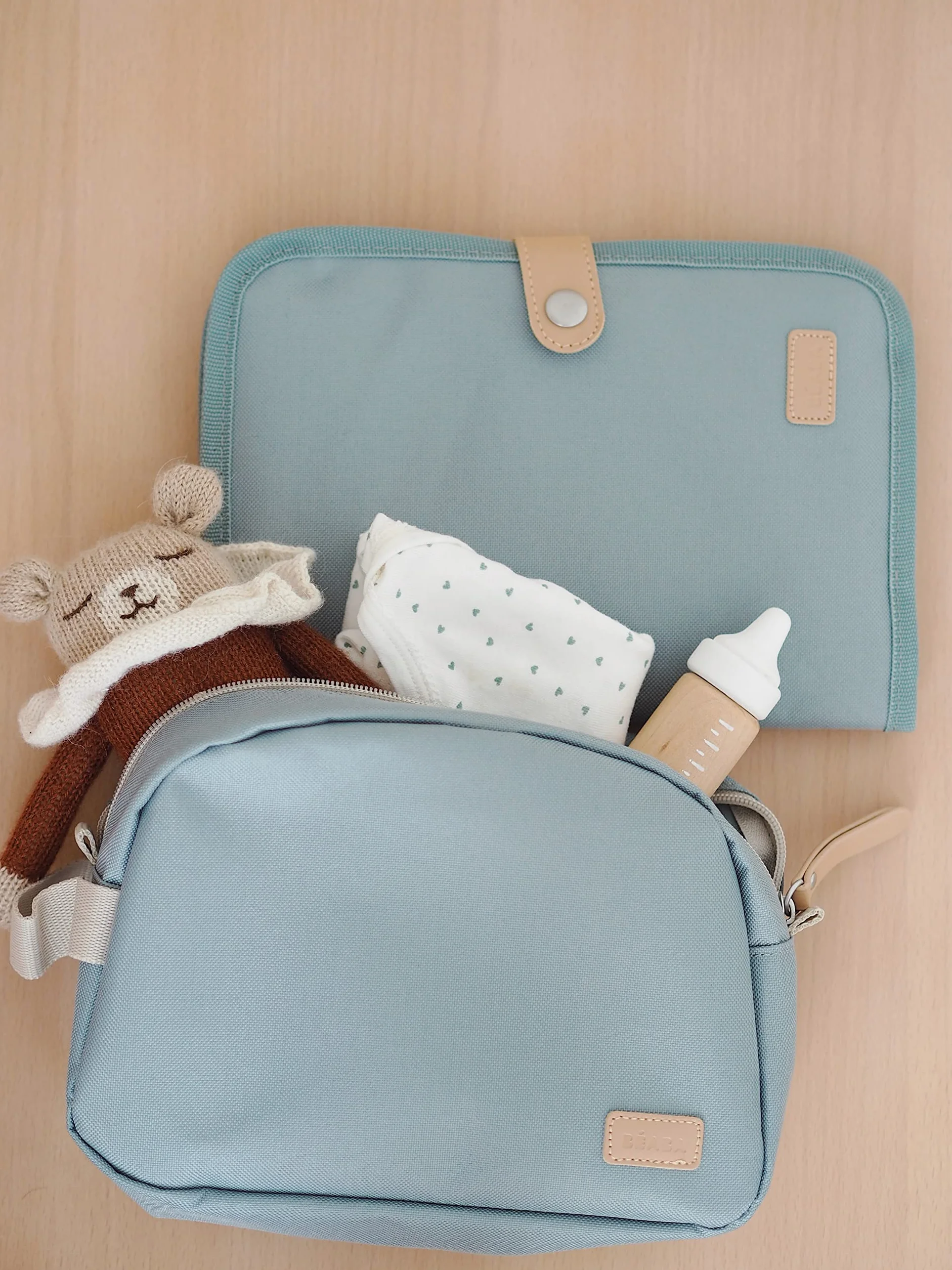 BÉABA Protège Carnet de Santé Genève 2 Poches Intérieures Tissu Imperméable Vert sauge