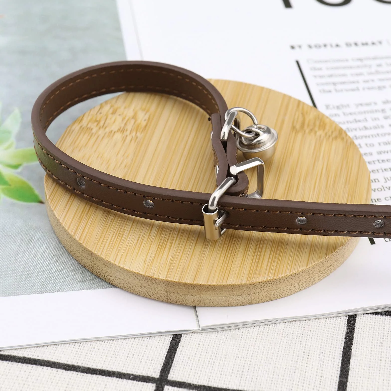 ECSiNG Collier Chat Cloche Cuir PU 15-23cm Réglable 1cm Café Kaki
