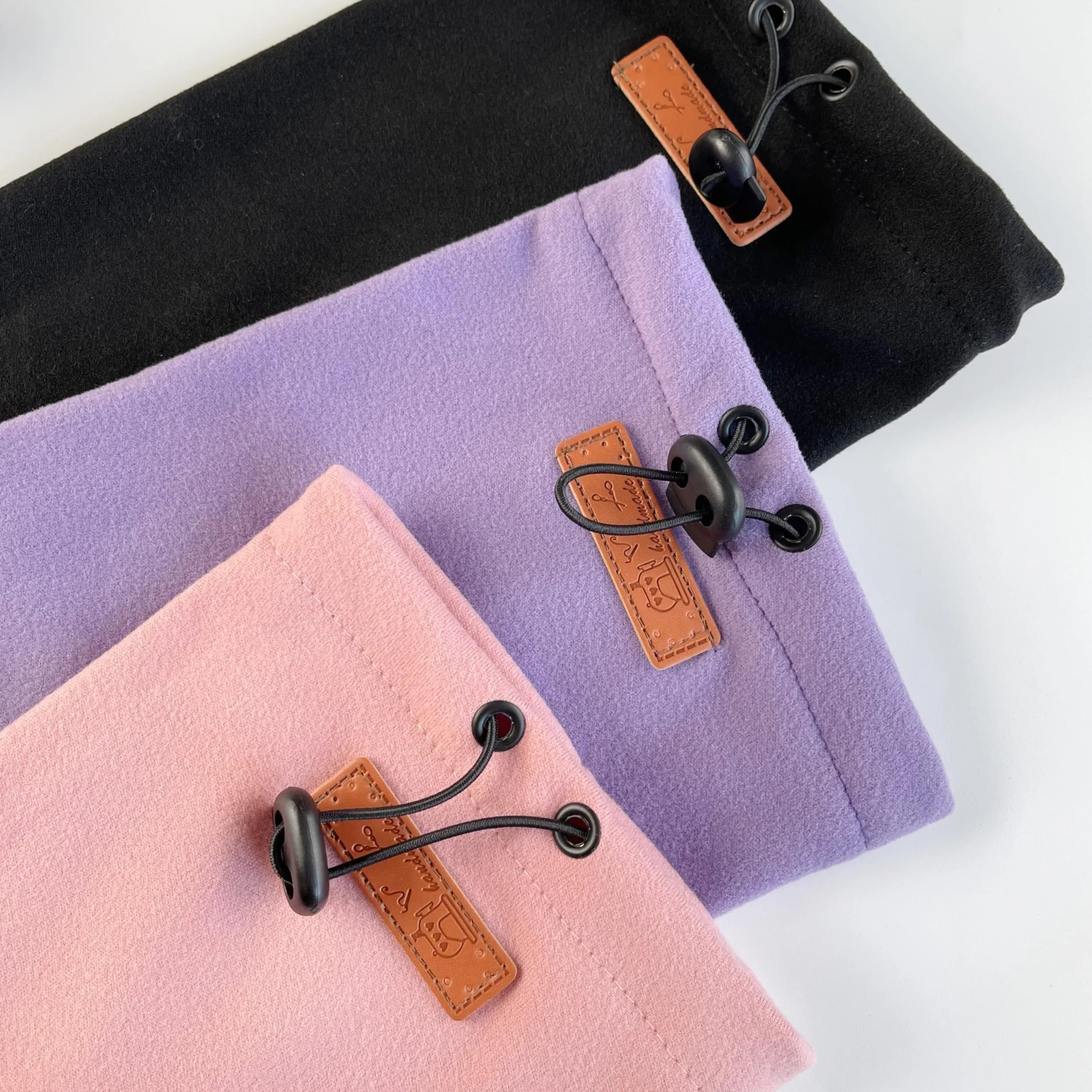 Protège-Oreilles Colenumone Dog Snood - Capuche apaisante et Cache-Cou/Oreille avec Pince réglable, pour Le soulagement de l'anxiété, Les Soins et Le Froid, (Noir,M)