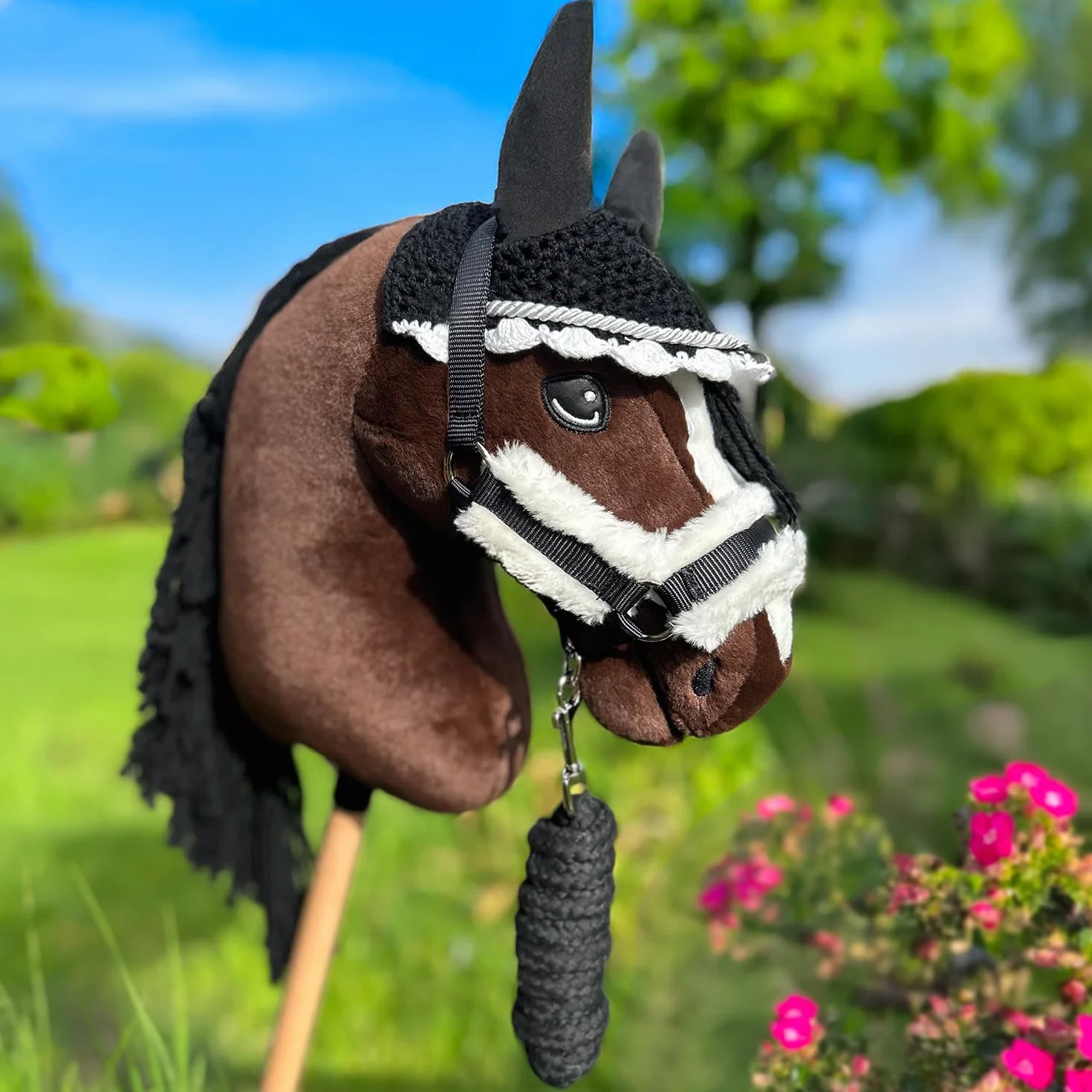 Ensemble d'accessoires Noir et Blanc pour Hobby Horse : Licol moumoute Noir avec Longe + Couverture Noire + Bonnet Anti-Mouches