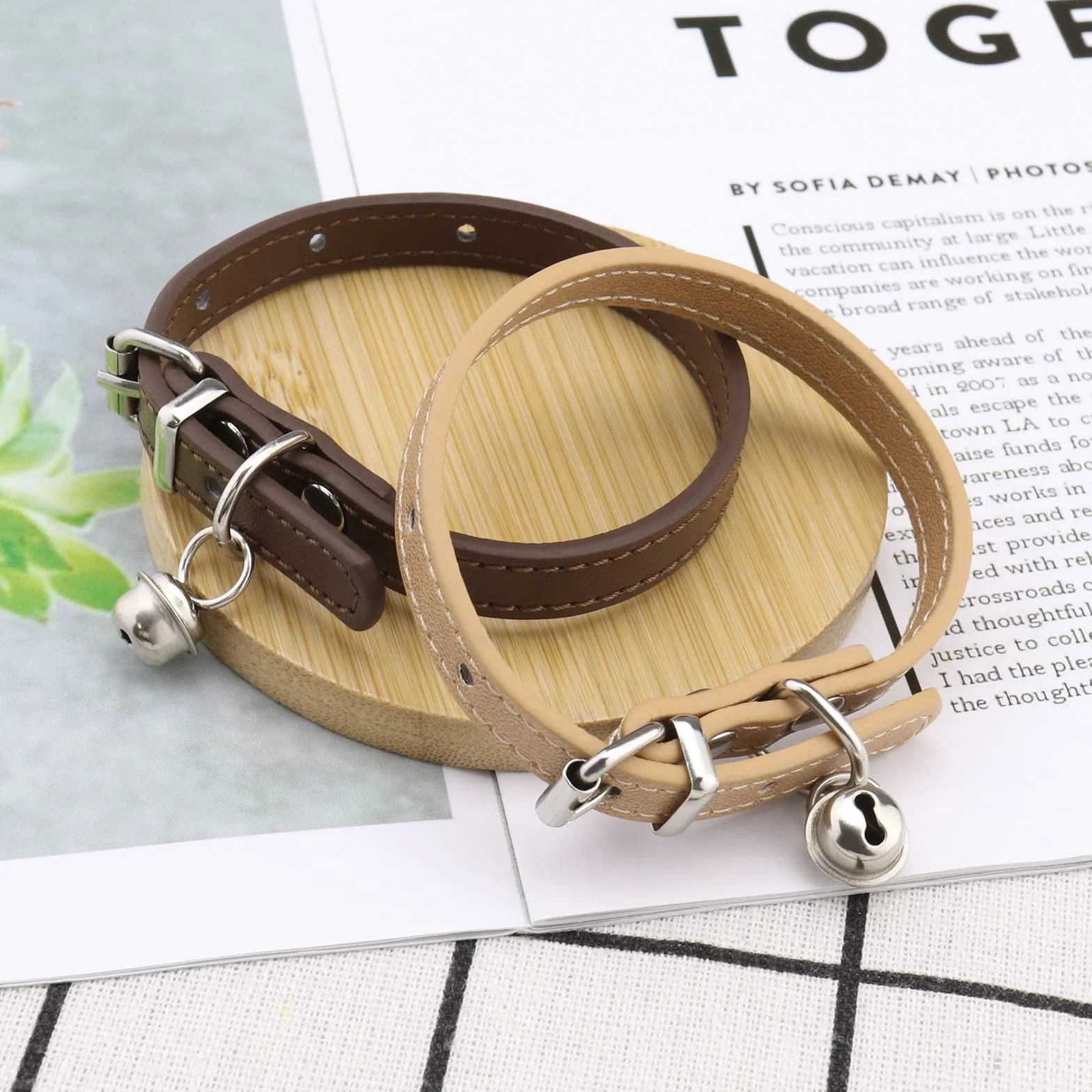 ECSiNG Collier Chat Cloche Cuir PU 15-23cm Réglable 1cm Café Kaki