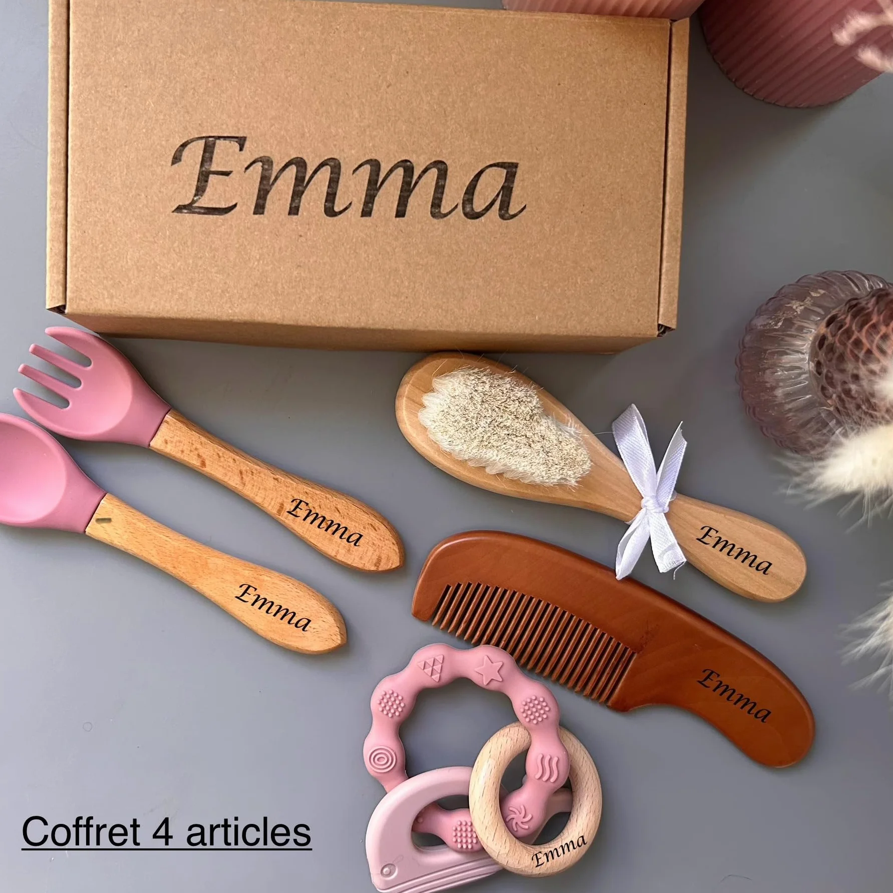 Coffret cadeau naissance bébé personnalisé prénom - brosse à cheveux, hochet, boite dents de lait, set de couvert