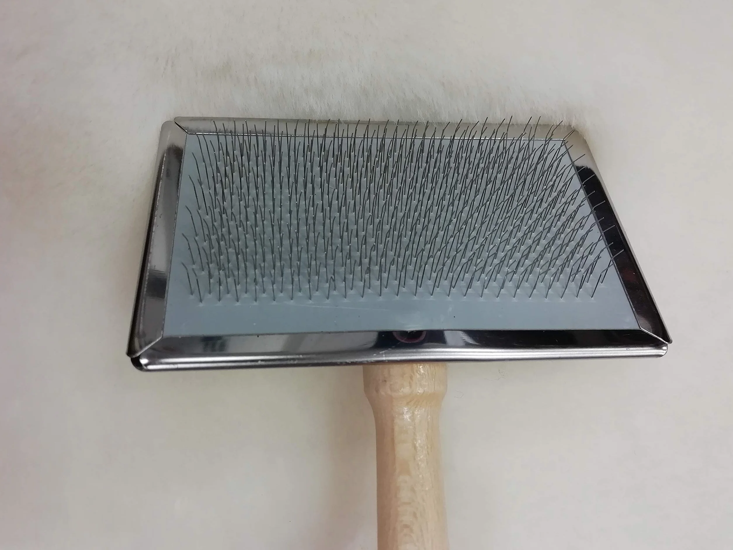 Brosse à fourrure en peau d'agneau