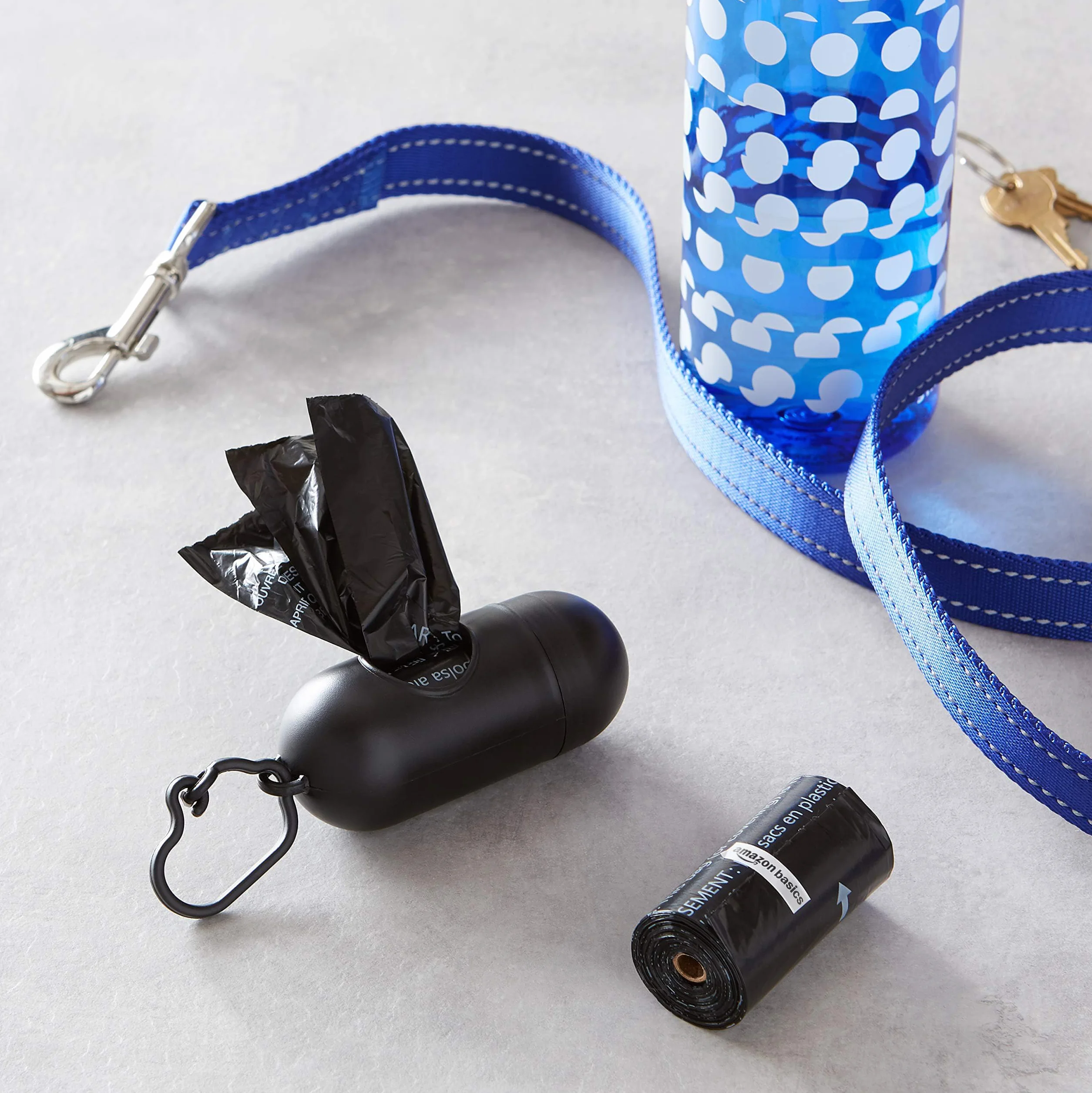 Amazon Basics sacs à déjections canines avec distributeur et clip pour laisse, sans parfum, lot de 300