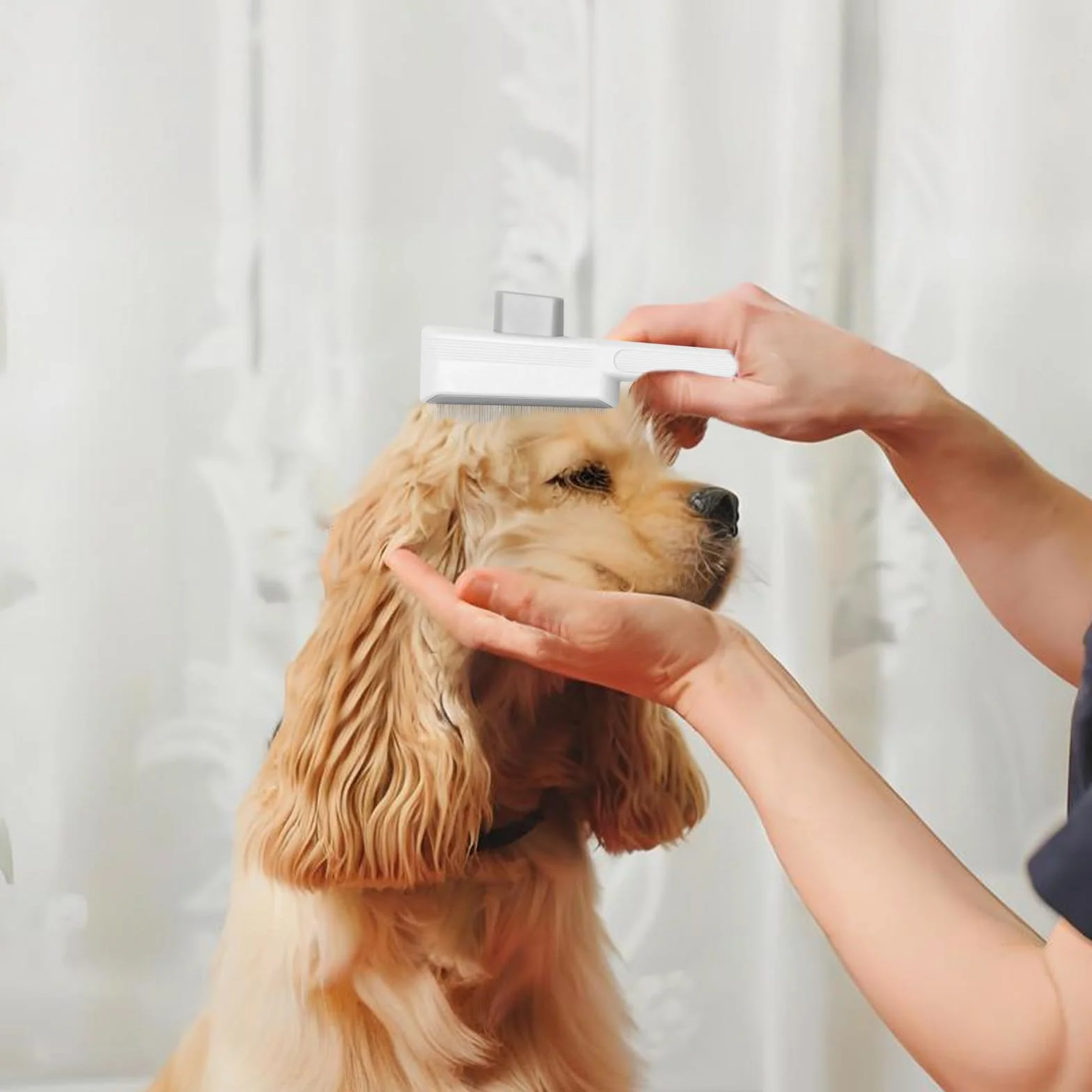 Peigne Anti-puces Autonettoyant pour Chats avec Bouton de Libération, Brosse de Toilettage Blanc