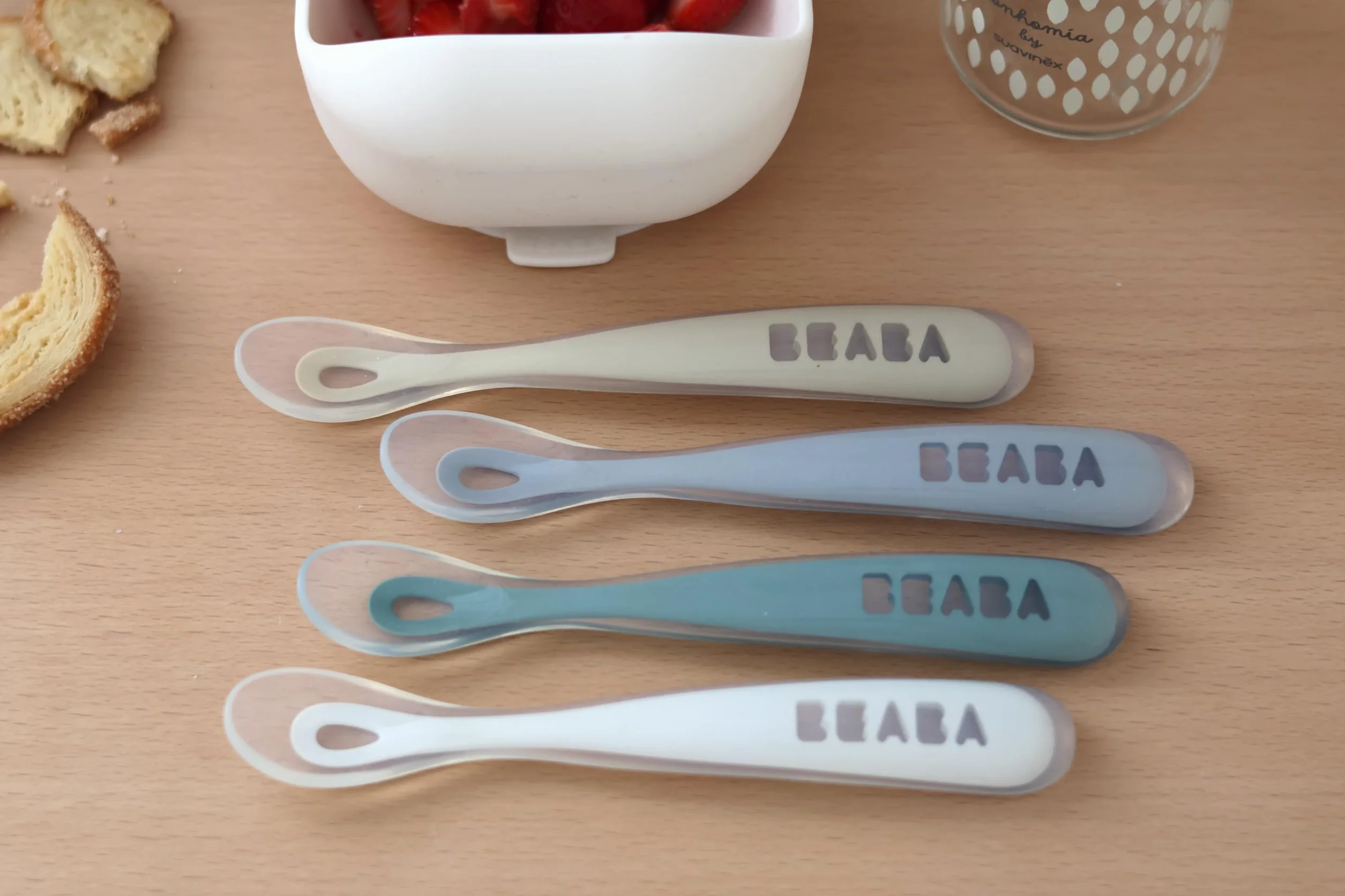 Béaba Lot de 4 Cuillères en Silicone Bébé 1er Âge Dès 4 Mois Souple Bout Arrondi Manche Long Ergonomique