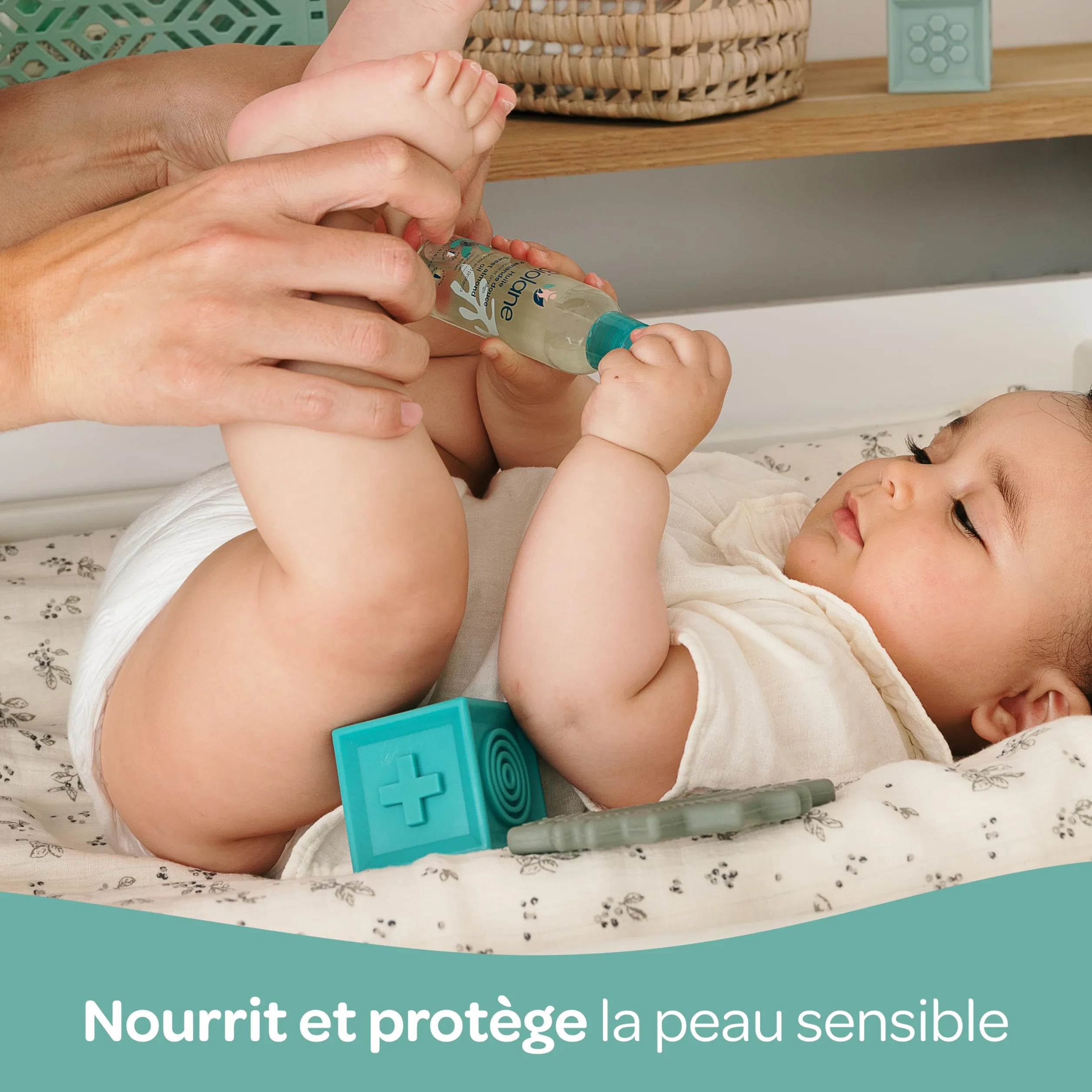 Huile d'amande douce BIOLANE bébé soin bain massage vitamine E 100% origine naturelle Fabriquée en France
