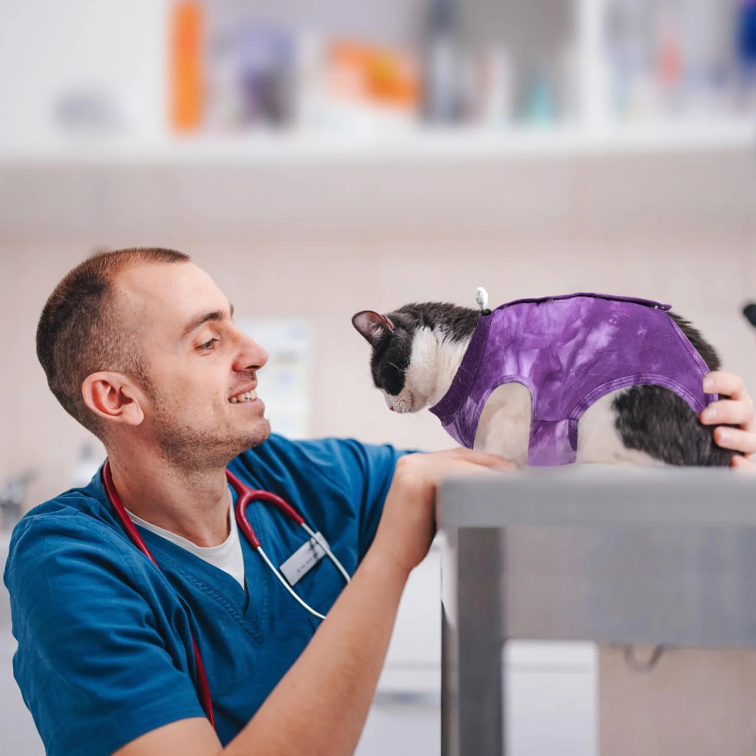 Combinaison Anti Léchage pour Chat Femelle Mâle après Stérilisation - Alternative au Collier de Récupération