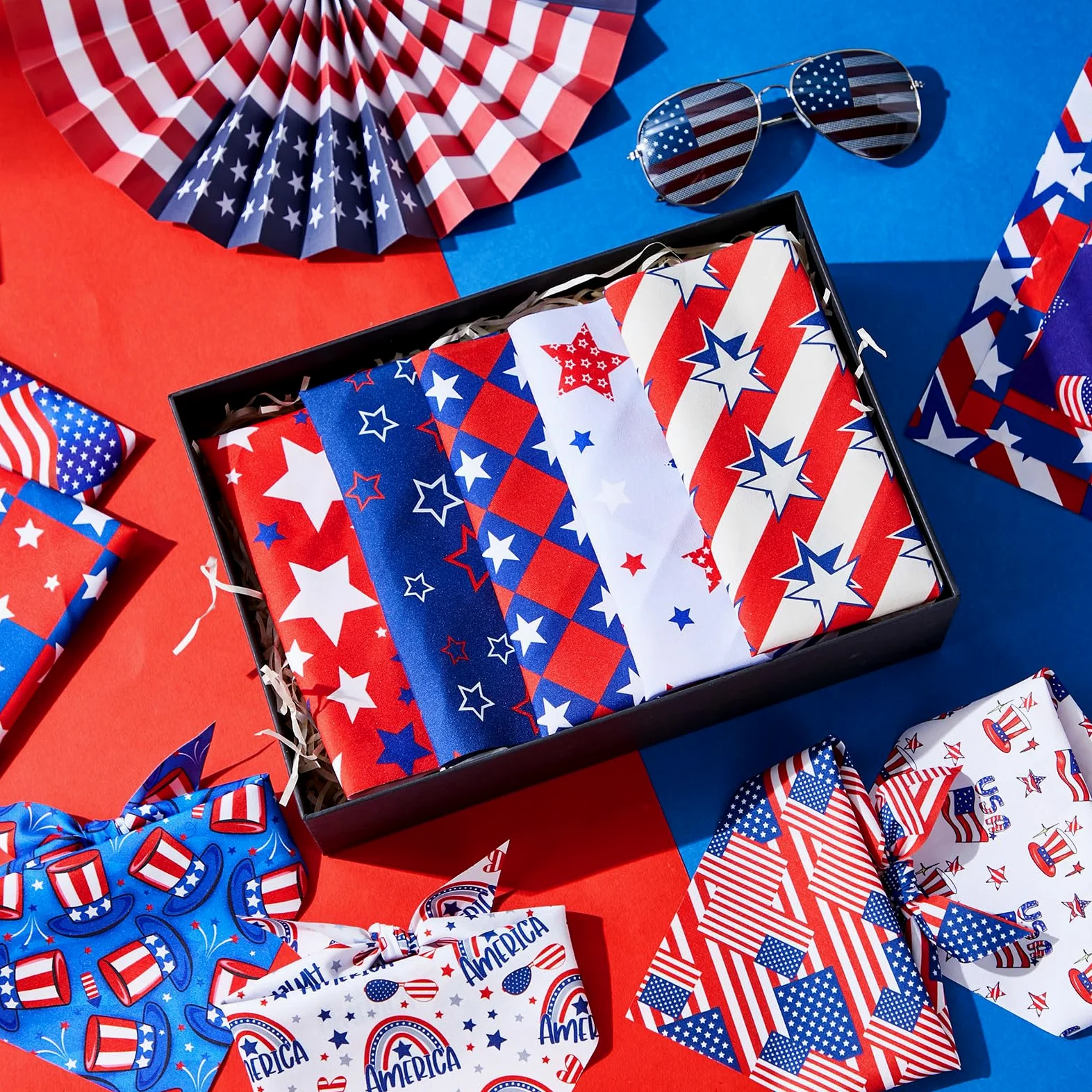 Sumind Lot de 100 bandanas patriotiques pour chien en vrac, écharpe triangulaire, bandanas pour chiens avec motifs de jour de l'indépendance pour le jour de l'indépendance, accessoires de costume pour