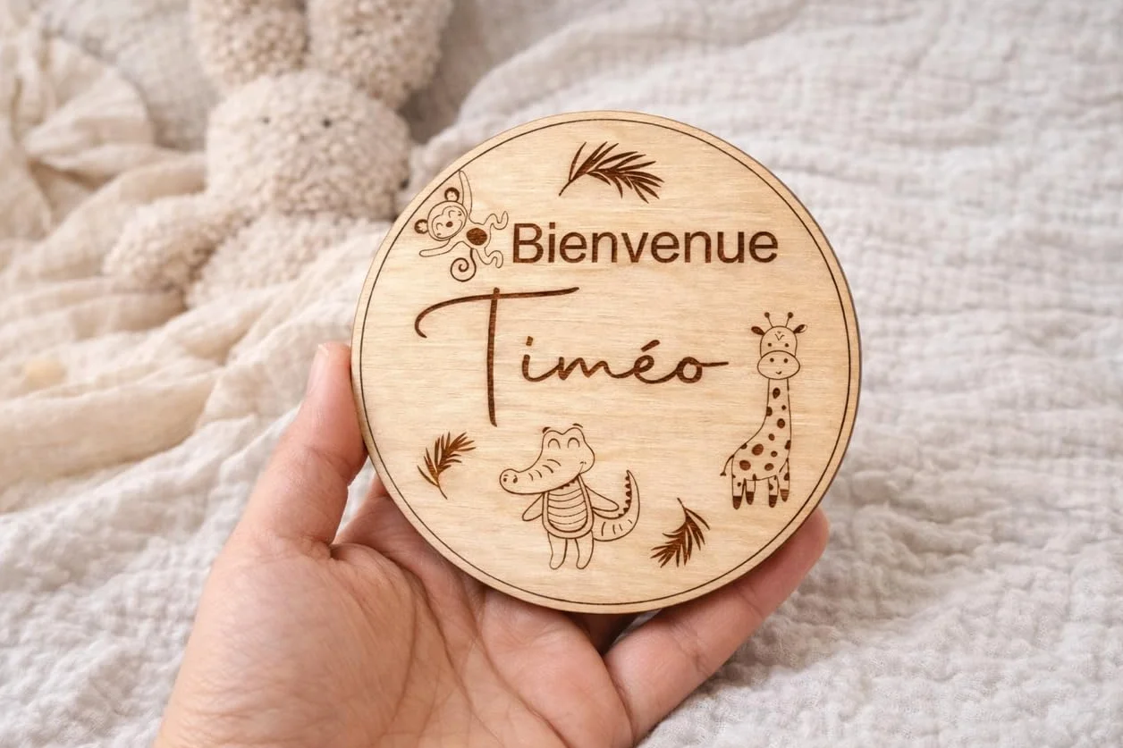 Carte naissance bébé personnalisée en bois - Plaque Bienvenue gravée prénom - Thème animaux jungle