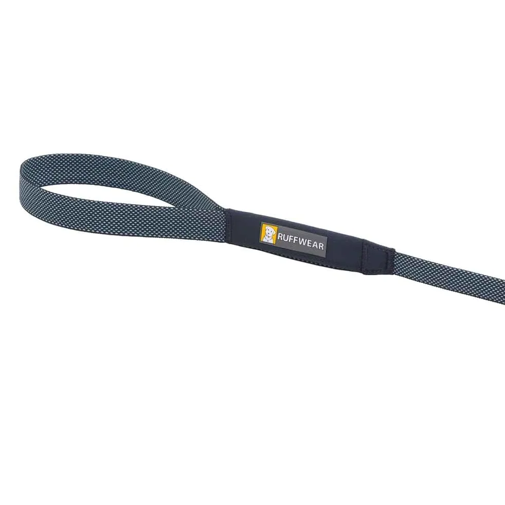RUFFWEAR Hi & Light Laisse pour Chien Ultra légère Anti-Traction 1,4 m Laisse Portable réglable et Robuste, Solide, Fine, Anti-enchevêtrement, Laisse de Dressage pour Chien, Gris Basalte