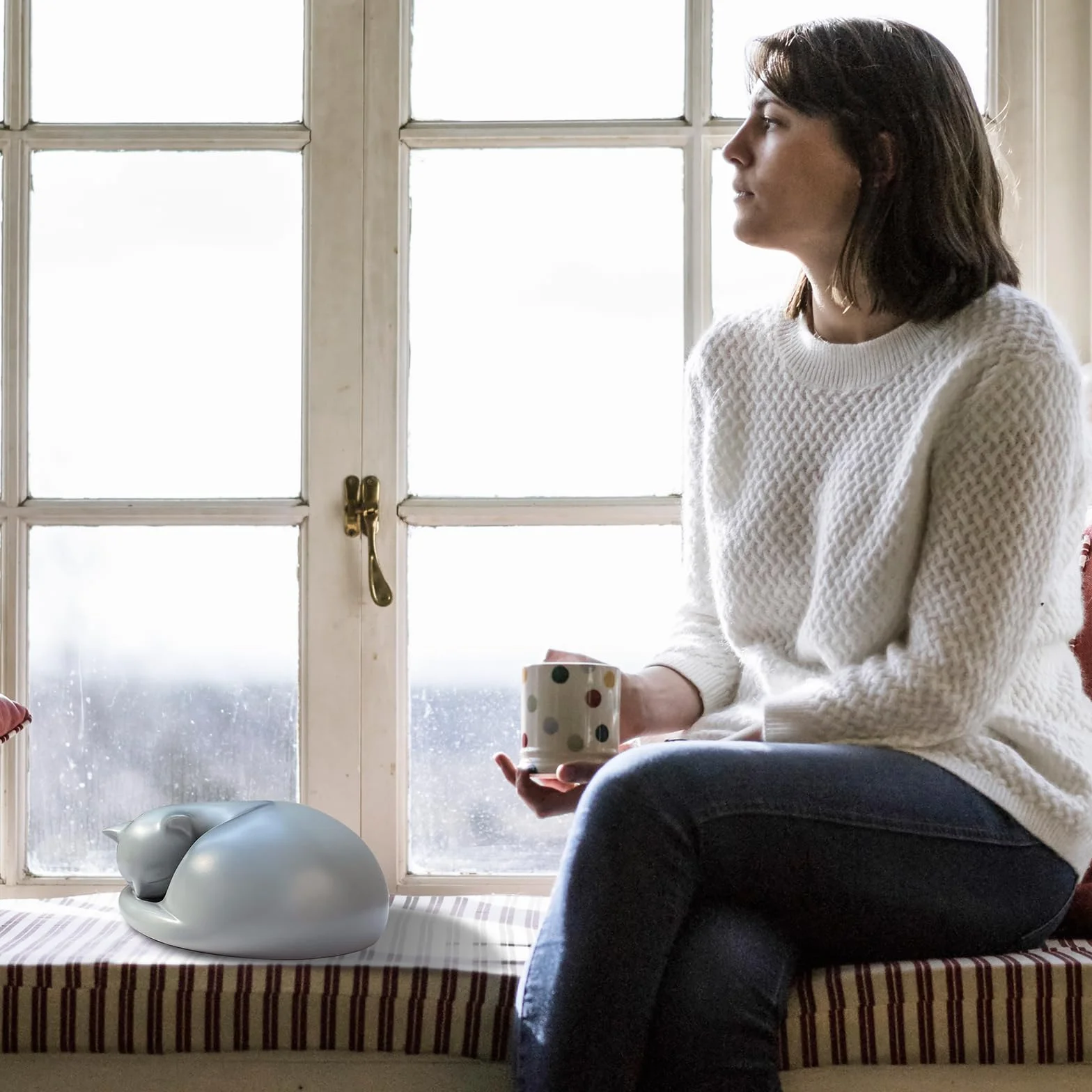 Urne Funéraire Chat en Résine Forme Chat Endormi avec Sac Velours Gris