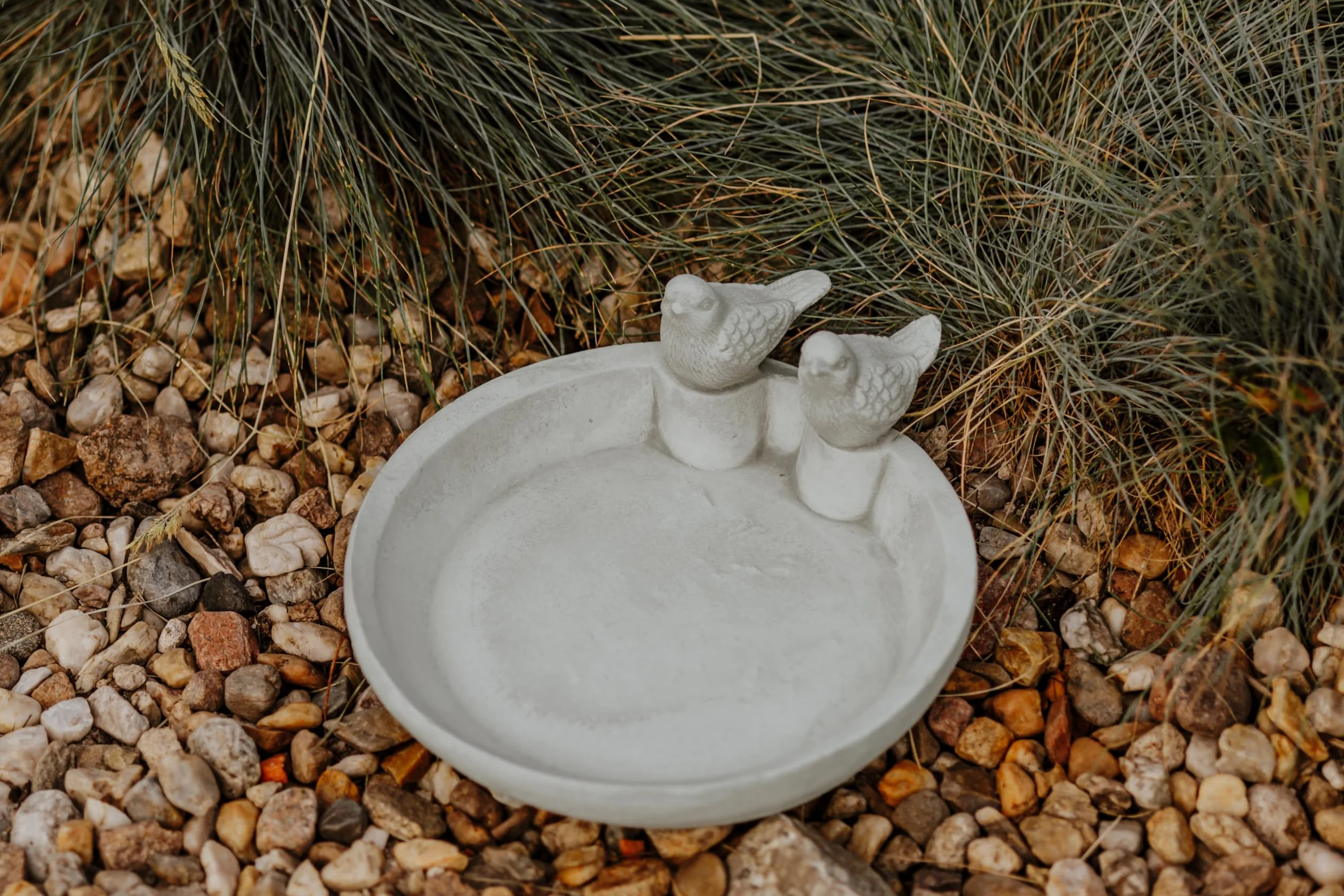 Petit Abreuvoir Solide pour Oiseaux Bain d'oiseaux en Pierre moulée résistante au Gel 25 x 25 cm