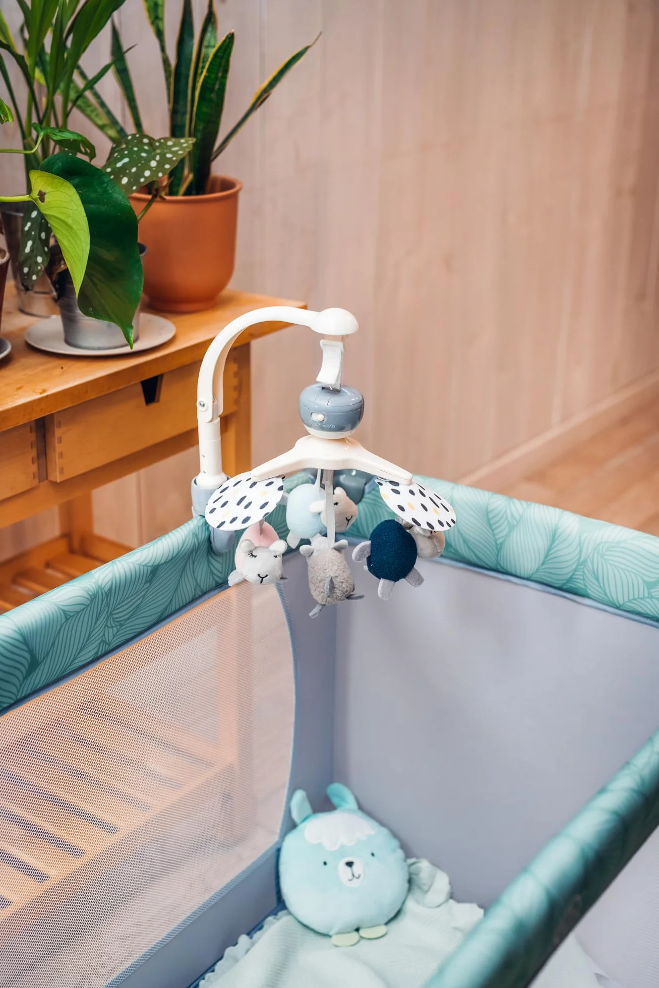 MoMi KIKI Carrousel mobile pour bébé 4 jouets sensoriels 5 mélodies bruit blanc 0-5 mois