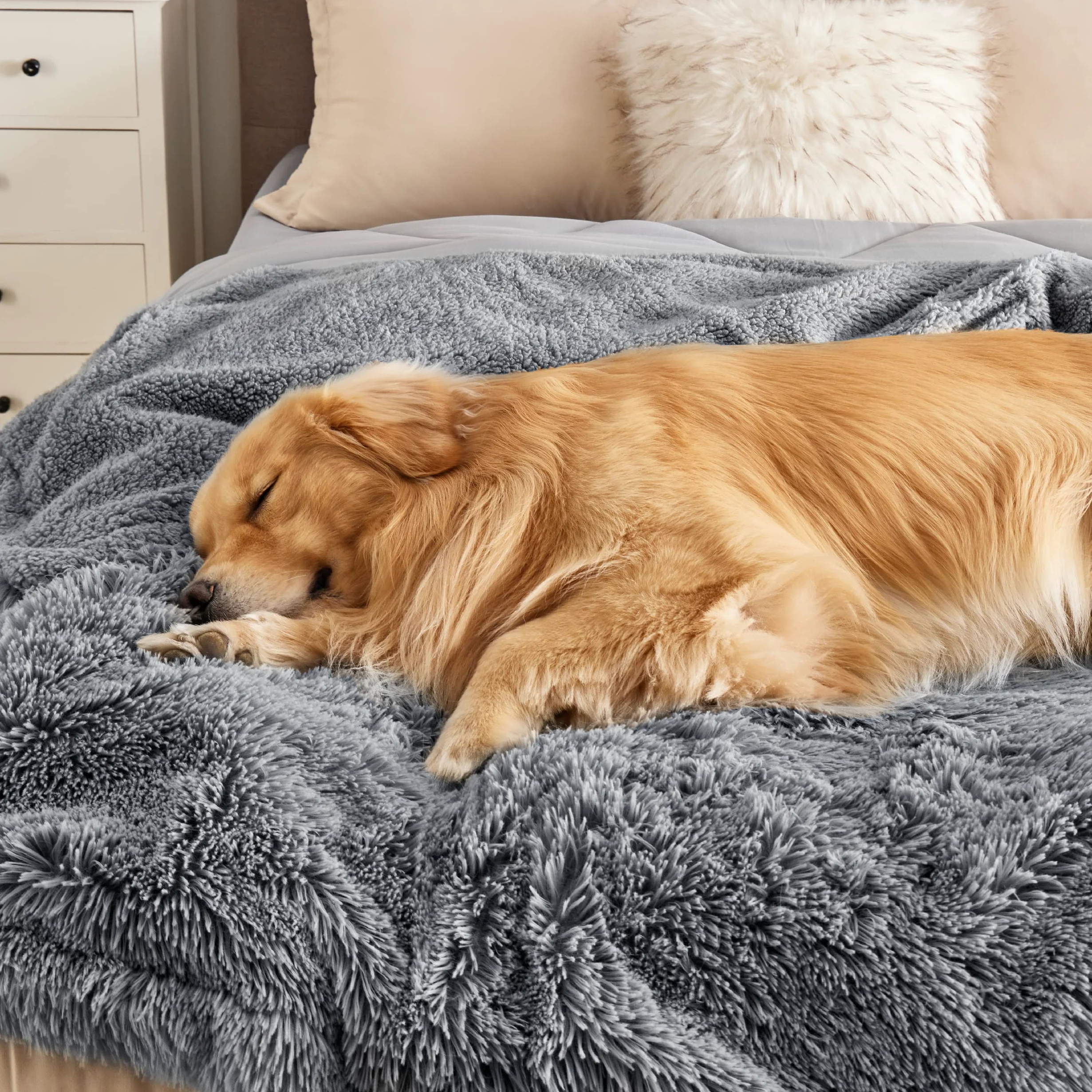 Bedsure Couverture imperméable pour Chien de Grande Taille - 152 x 203 cm Couverture en Peluche Lavable pour Chien, Couverture pour Animal de Compagnie Moelleuse et Douce, Gris