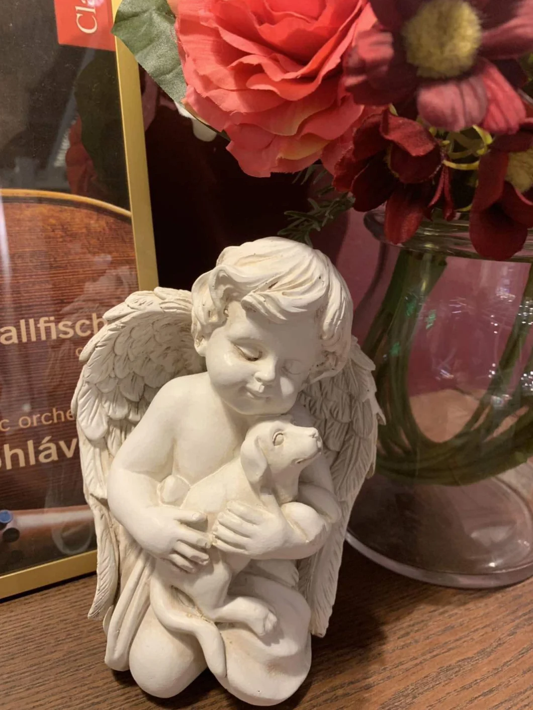 Statue d'ange avec chien commémorative 17,8 cm