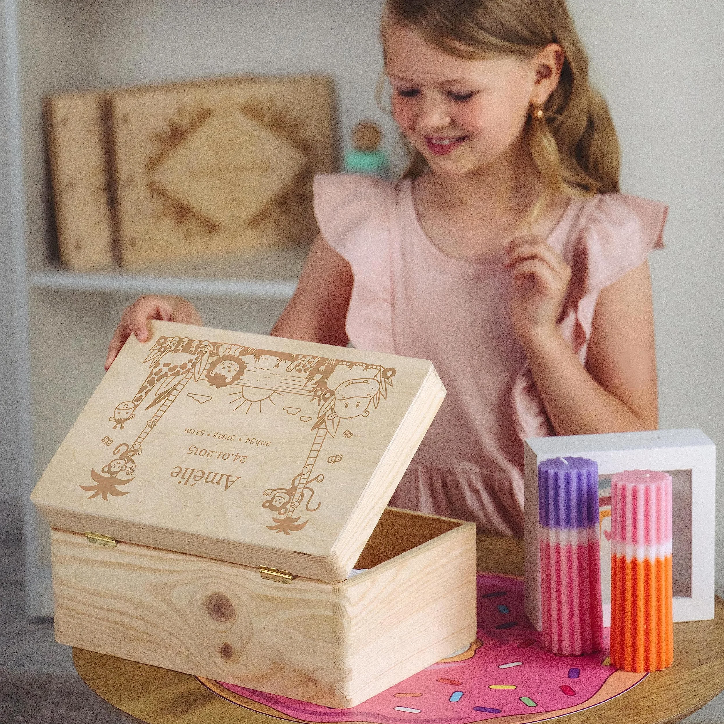 LAUBLUST Boîte à souvenirs bébé personnalisée - Cadeau de naissance avec prénom Jungle, tailles S M L XL - Boîte en bois naturel ou blanc FSC