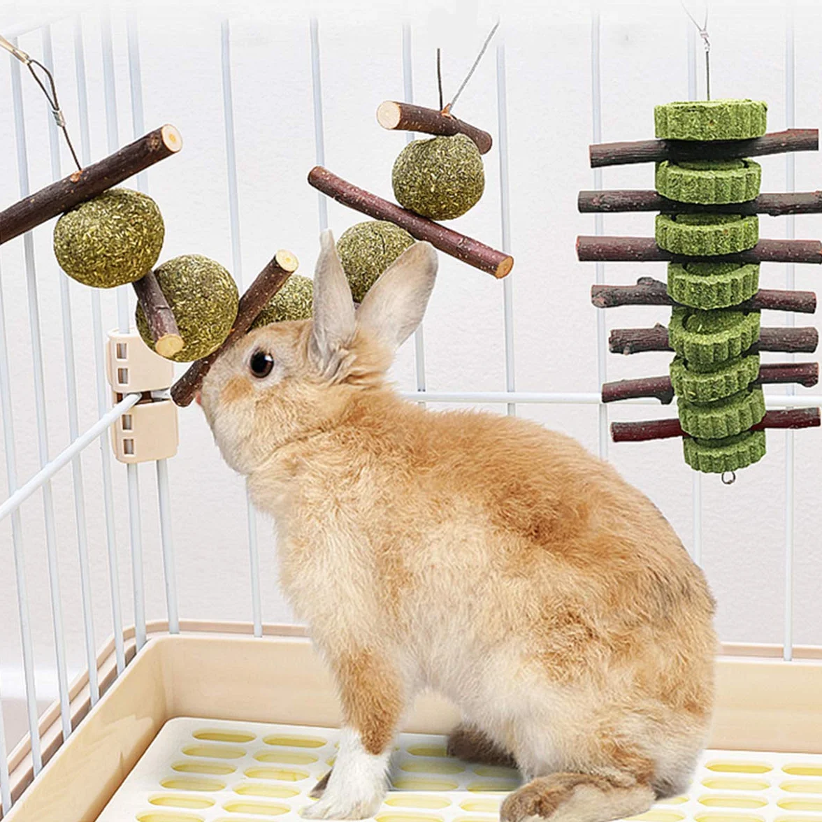 Jouets à mâcher naturels en Forme de Boules et de bâtons pour Lapin, Hamster, Perroquet, Chinchilla, Cochon d'Inde et Gerbille à Base d’Herbe et de Rose