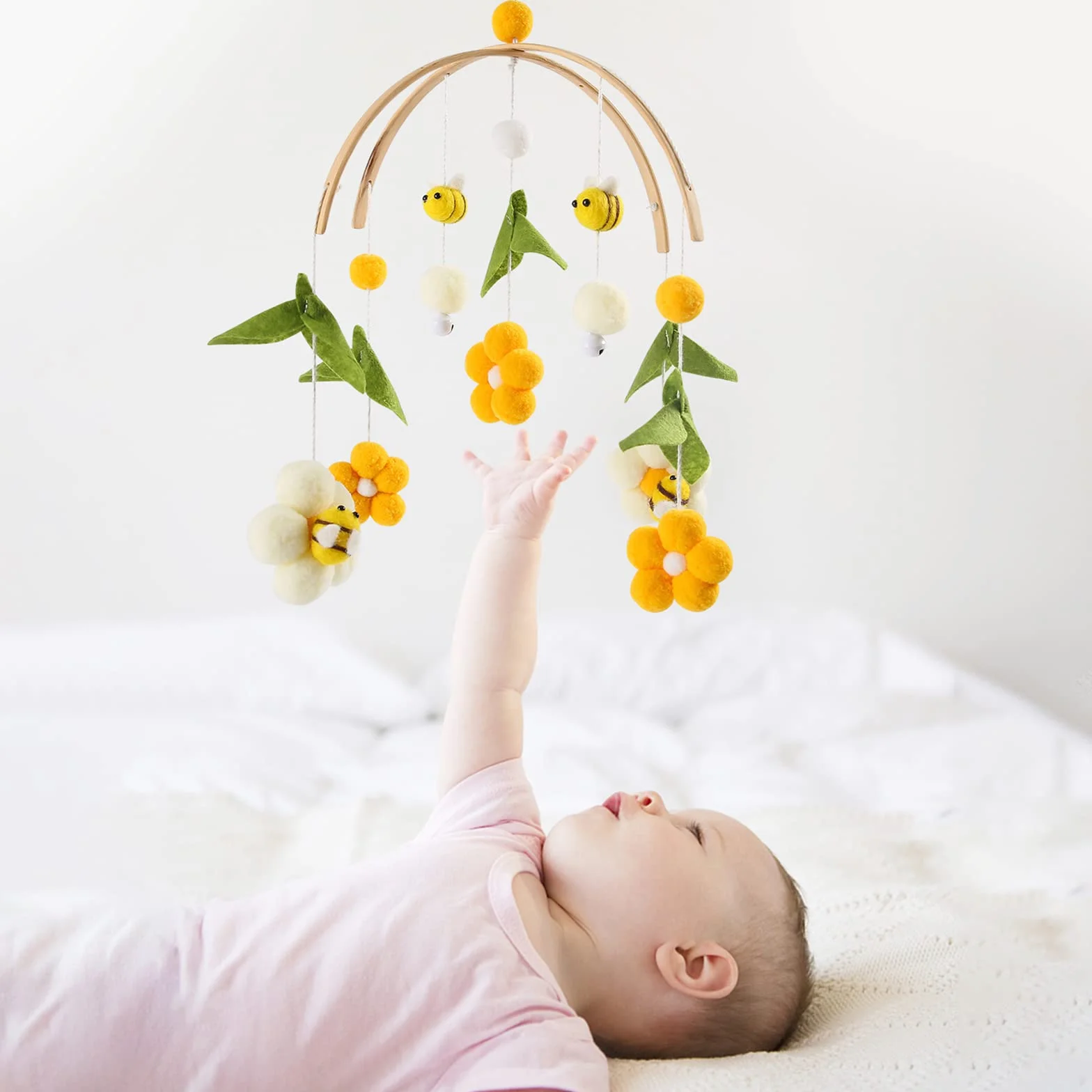 Mobile Bébé en Bois avec Boules de Feutre, Abeilles et Fleurs, Pendentif Cloche de Lit, Décoration Chambre d'enfant, Cadeau Bébé Fille et Garçon