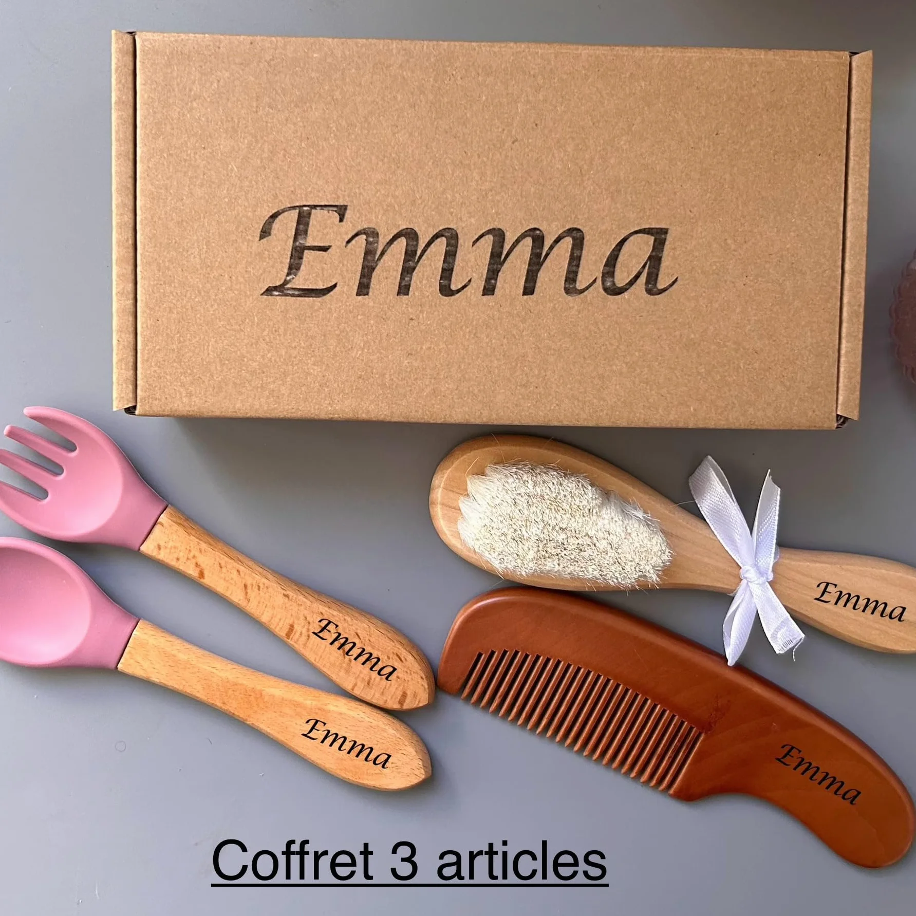 Coffret cadeau naissance bébé personnalisé prénom - brosse à cheveux, hochet, boite dents de lait, set de couvert