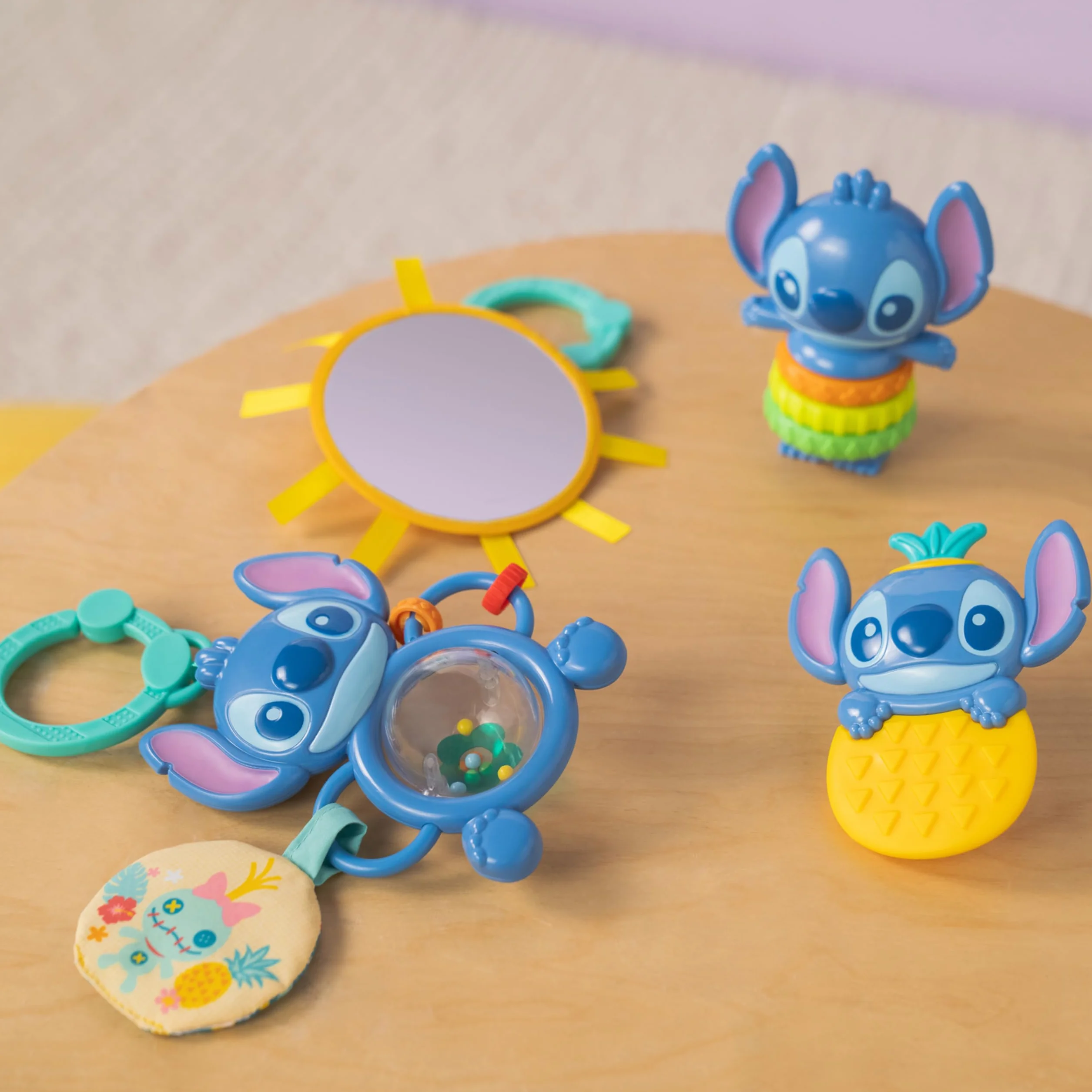 Bright Starts Disney Baby Stitch Coffret Cadeau Trésors Tropicaux 4 Jouets Miroir Anneau Dentition Nouveau-nés