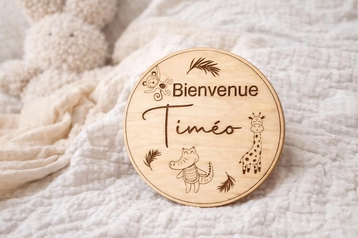 Carte naissance bébé personnalisée en bois - Plaque Bienvenue gravée prénom - Thème animaux jungle